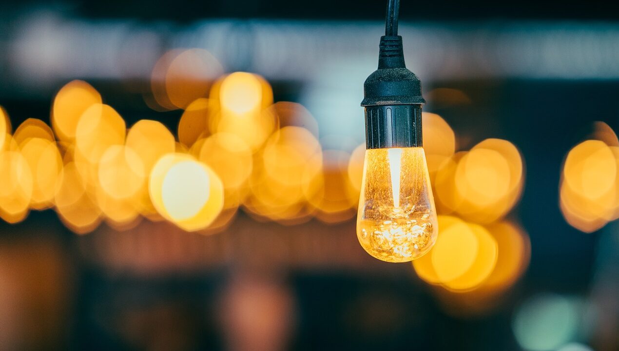 Verrijk je keuken met hanglampen: vormen en stijlen die de culinaire ervaring verbeteren